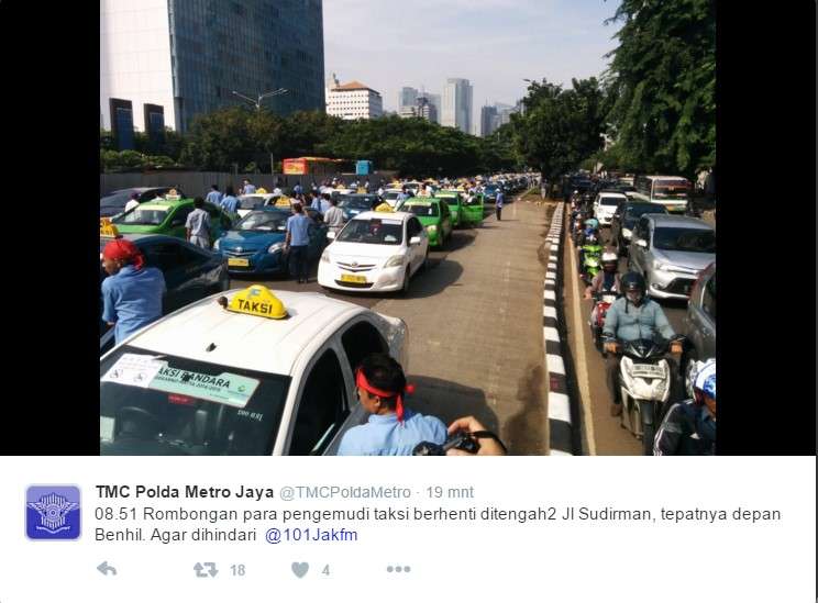 Demo Sopir Taksi Tutup Jalan Semanggi Demo Sopir Taksi Tutup Jalan Semanggi