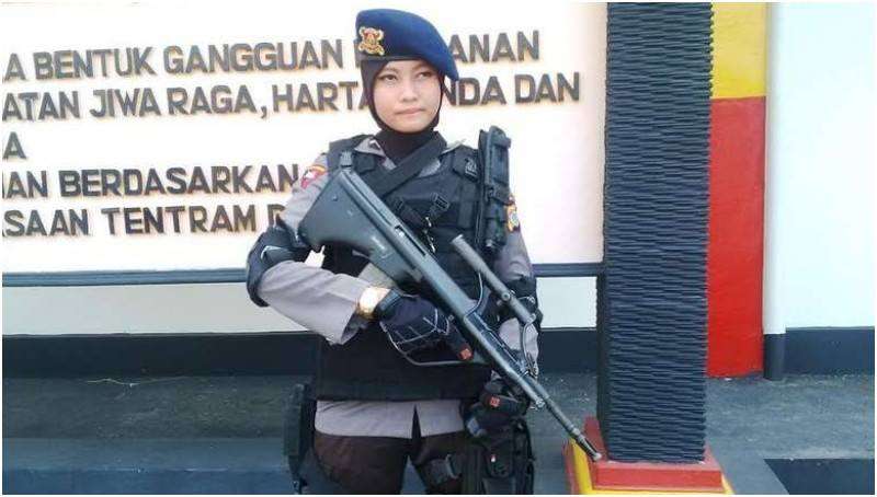 Bripda Adri, Sniper Berhijab dari Bumi Yogyakarta