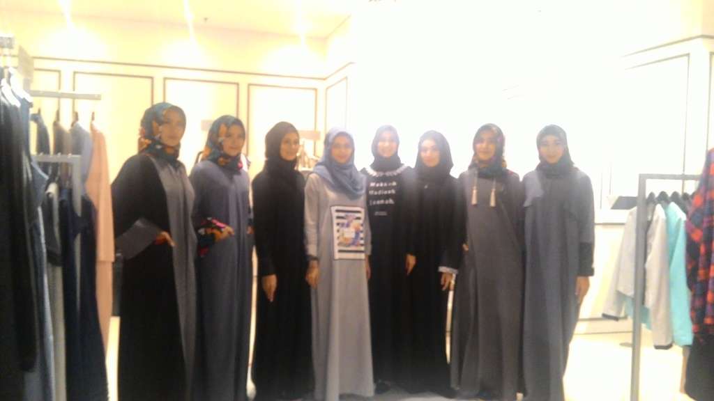 Vivi Zubedi Luncurkan Koleksi Abaya Ready to Wear