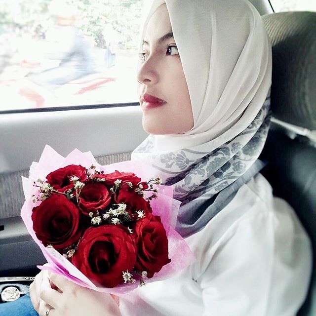 Dekat dengan Hijaber, Stuart Lupakan Risty Tagor?