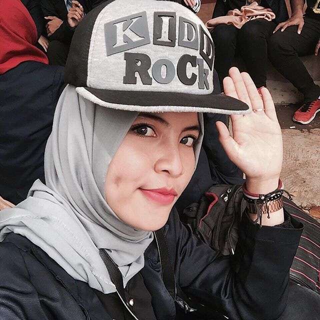 Dekat dengan Hijaber, Stuart Lupakan Risty Tagor?