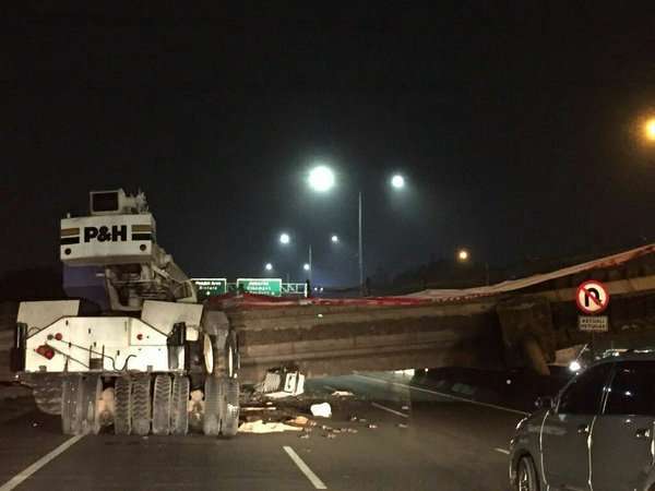JPO Roboh di Tol BSD KM 8, Lalin Padat JPO Roboh di Tol BSD KM 8, Lalin Padat