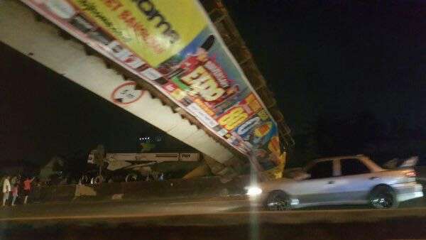 JPO Roboh di Tol BSD KM 8, Lalin Padat JPO Roboh di Tol BSD KM 8, Lalin Padat