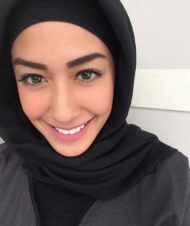 Subhanallah, Cantiknya Pesinetron Pangeran Berhijab