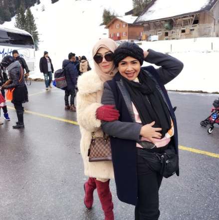 Subhanallah, Mertua Raffi Ahmad Berhijab Tuai Pujian