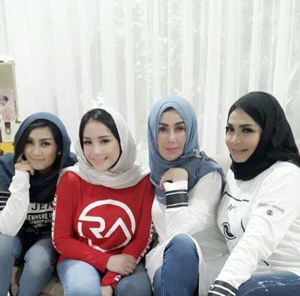 Subhanallah, Mertua Raffi Ahmad Berhijab Tuai Pujian