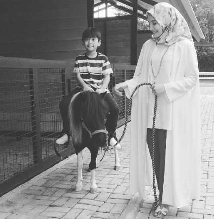 Alhamdulillah, Zaskia dan Irwansyah Menikmati Jadi Orangtua
