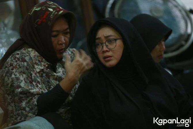 Innalillahi, Ayahanda Rina Gunawan Meninggal Dunia