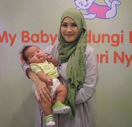 Cara Zaskia Mecca Jaga Anak dari Nyamuk DBD