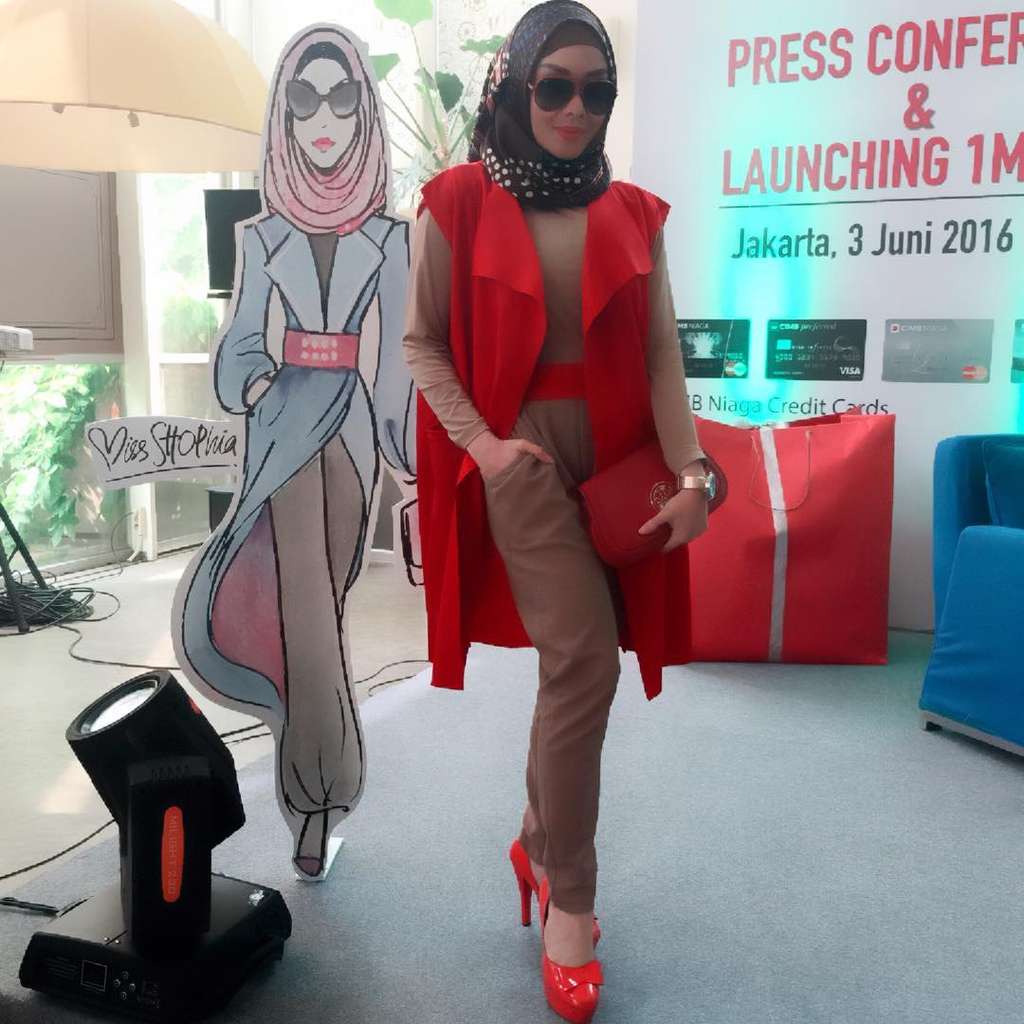 Terry Putri Akui Dekat dengan Vokalis Drive