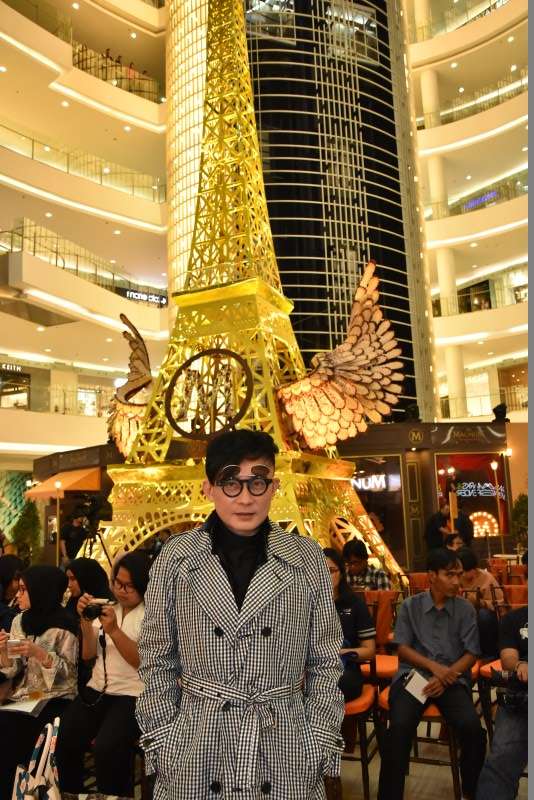 Kemegahan Menara Eiffel Karya Perancang Perhiasan