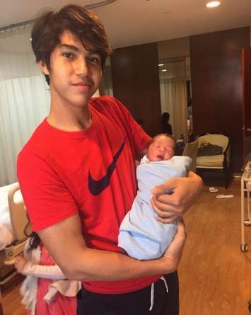 Anak Maia Gendong Buah Hati Mulan Bikin Netizen..