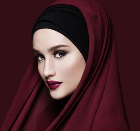 Subhanallah, Anggunnya Cinta Laura Berhijab