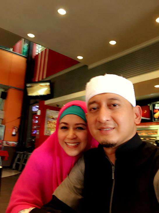 Sintha Tanjung dan Ustaz Zacky Mirza