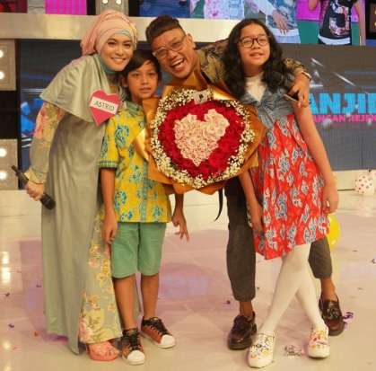 Momen Ramadan Keluarga Uya Kuya