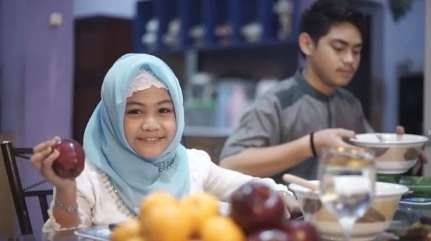 Tips Kuat Puasa Hijabers Cilik Bikin Gemas