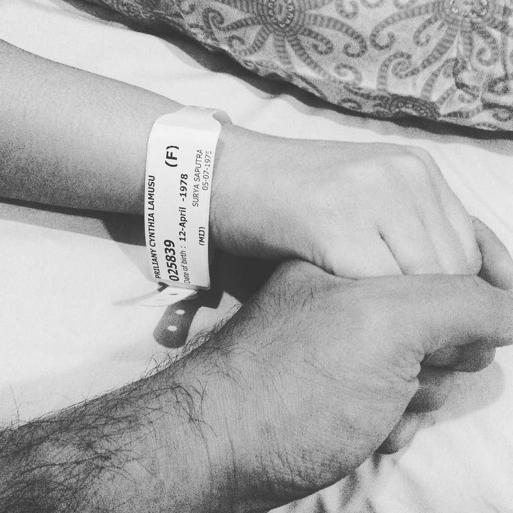 Surya Saputra Tinggikan Derajat Istri, Netizen Baper...