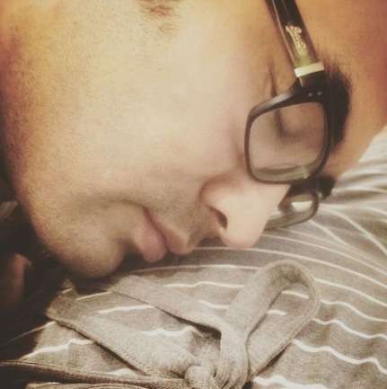 Pesan Menyentuh Surya Saputra untuk Istri Bikin Haru Netizen