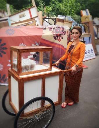 Jadi Penjual Kolak, Zaskia Gotik Dipuji Netizen