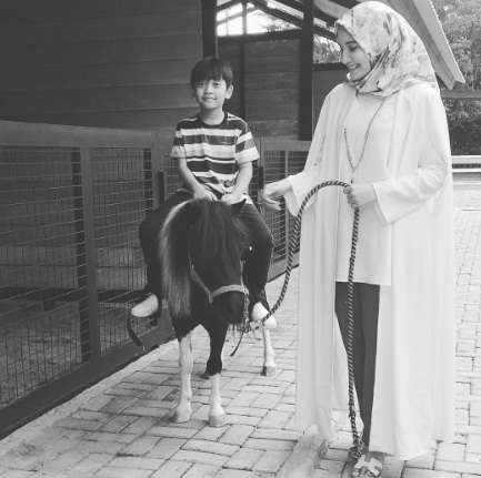 Anak Angkat Zaskia Sungkar Jago Hafalan Quran