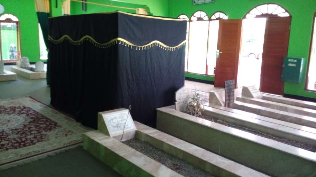 Mengenal Masjid At Taubah, Petilasan Habib Kuncung