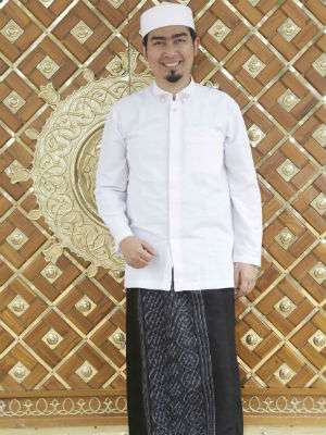 Ustaz Solmed Bangun Rumah Mewah untuk Siapa?