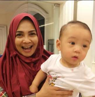 Berhijab, Mertua Raffi Ahmad Didoakan Melly Goeslaw