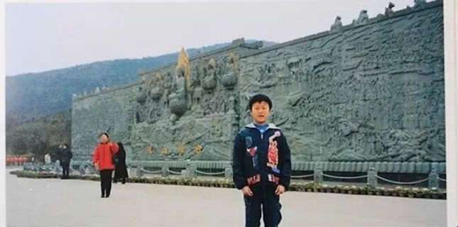 Foto Lama Ini Bikin Geger, Apa yang Janggal?