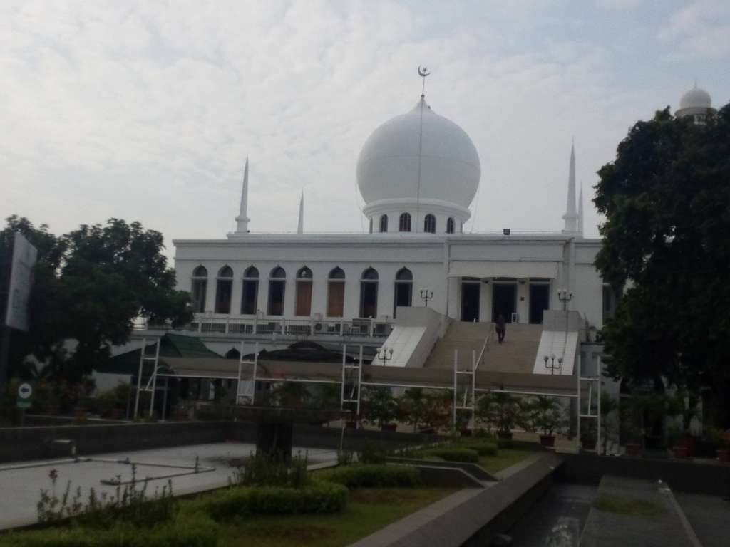Masjid Agung Al Azhar dan Infaq dengan Mesin Debit
