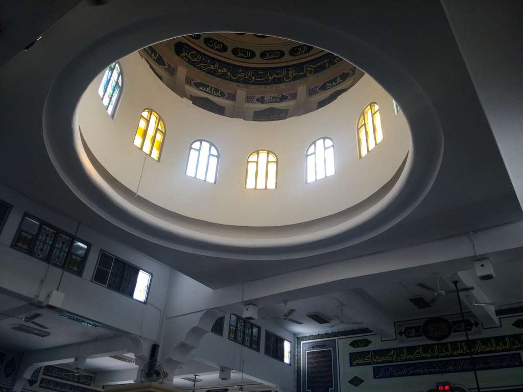 Masjid Agung Al Azhar dan Infaq dengan Mesin Debit