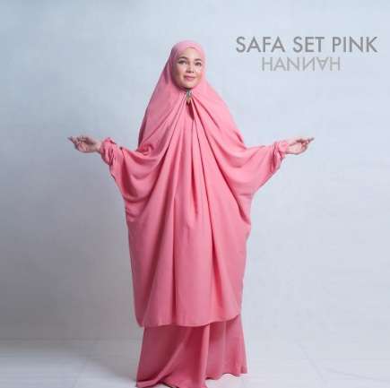 Penampilan Syari Dewi Sandra Bikin Netizen...