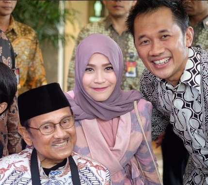 Reaksi Hanung Bramantyo Diminta Garap Rudy Habibie