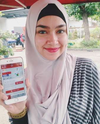 Berhijab, Pesinetron Aryani Bikin Teduh Netizen