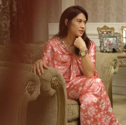 Kaftan dan Gamis Lebaran Dian Sastro Tuai Pujian