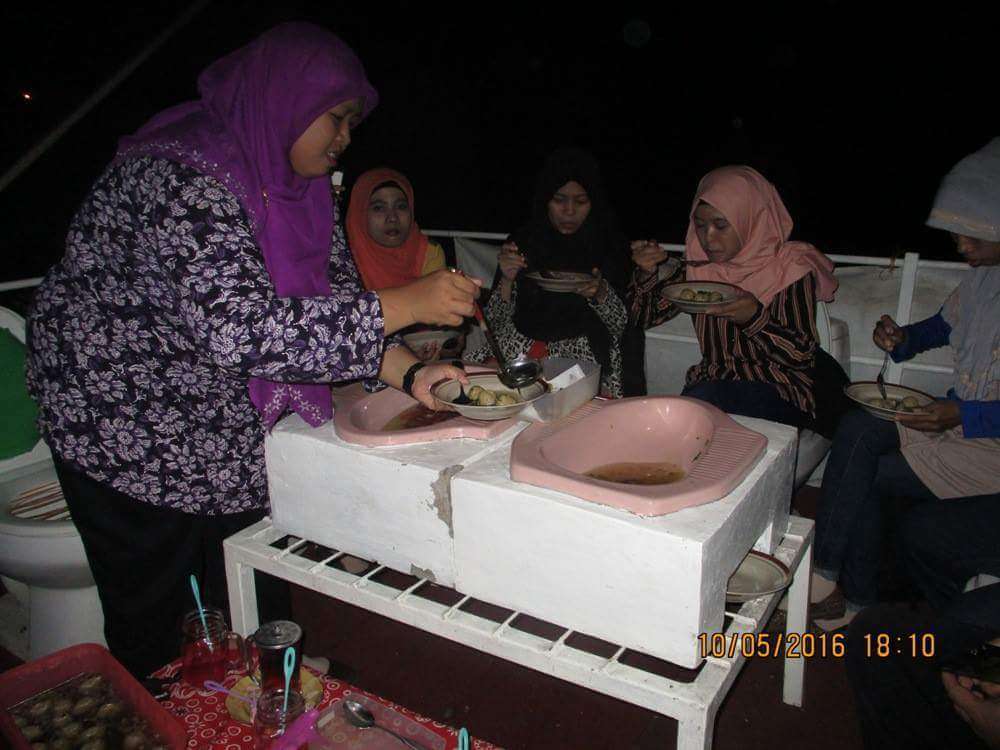 Cerita Sebenarnya Wisata Kuliner Kafe Jamban di Semarang Cerita Sebenarnya Wisata Kuliner Kafe Jamban di Semarang