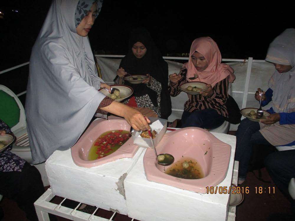 Cerita Sebenarnya Wisata Kuliner Kafe Jamban di Semarang Cerita Sebenarnya Wisata Kuliner Kafe Jamban di Semarang