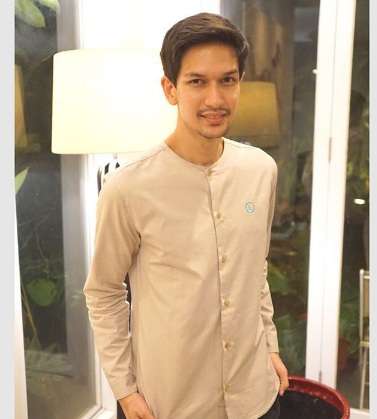 Dimas Beck Nikmati Lebaran Bersama Sang Nenek