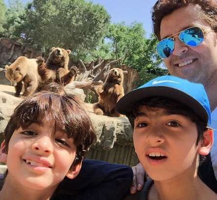 Cerita Aktor Bollywood Lolos dari Teror Bom Turki
