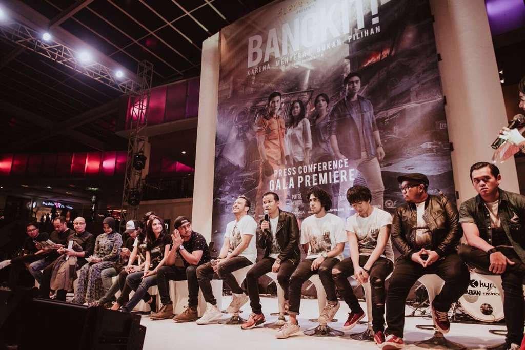 Nidji dan para pemain film 'Bangkit!'
