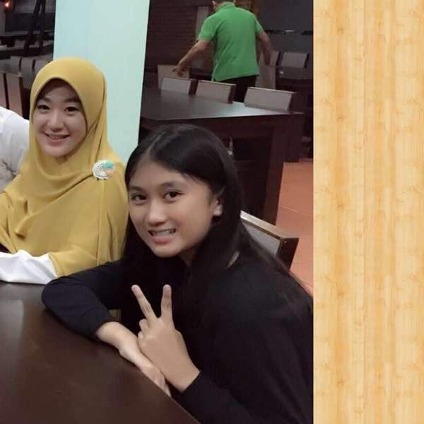 Larrisa dan sang adik Larrisa dan sang adik