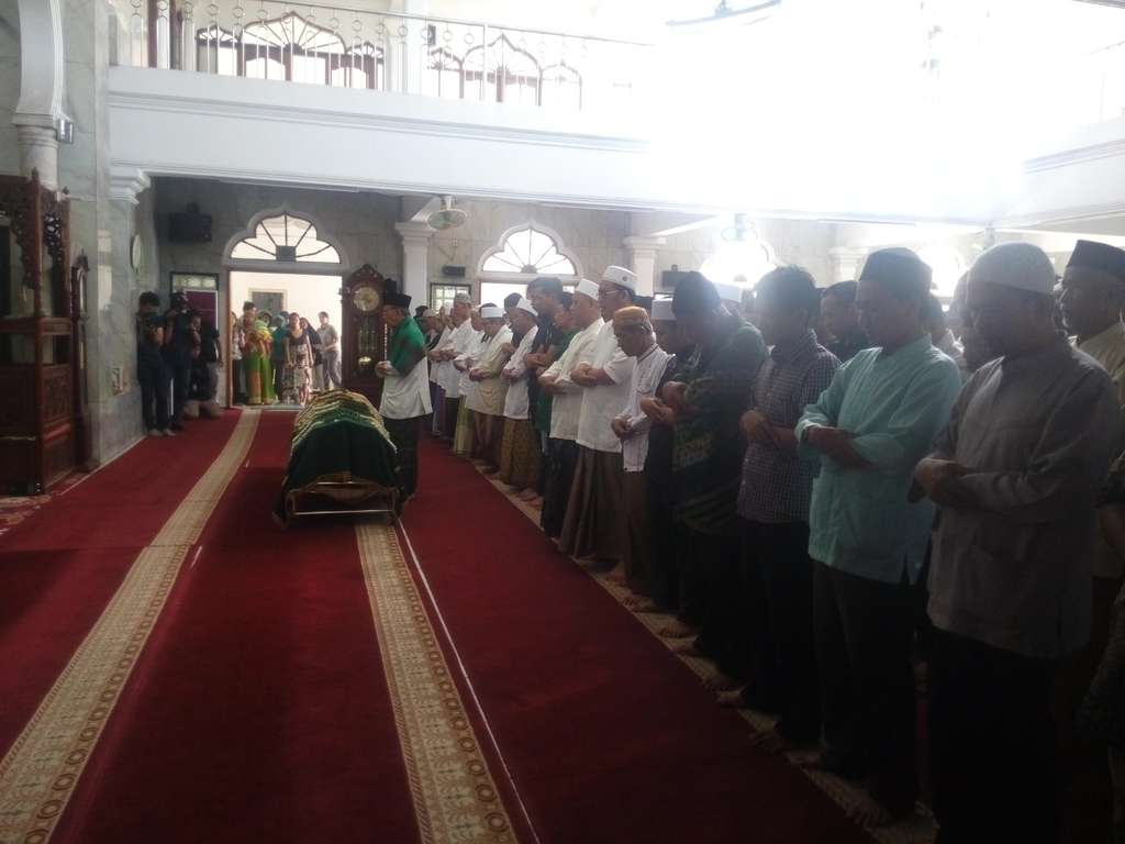 Istri Tukul disholatkan