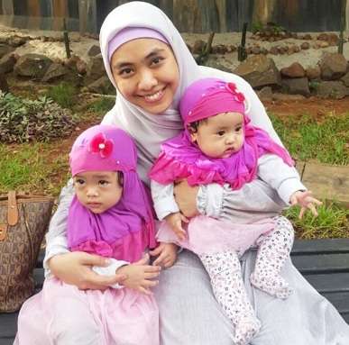 Oki Setiana Dewi dan 2 Putrinya