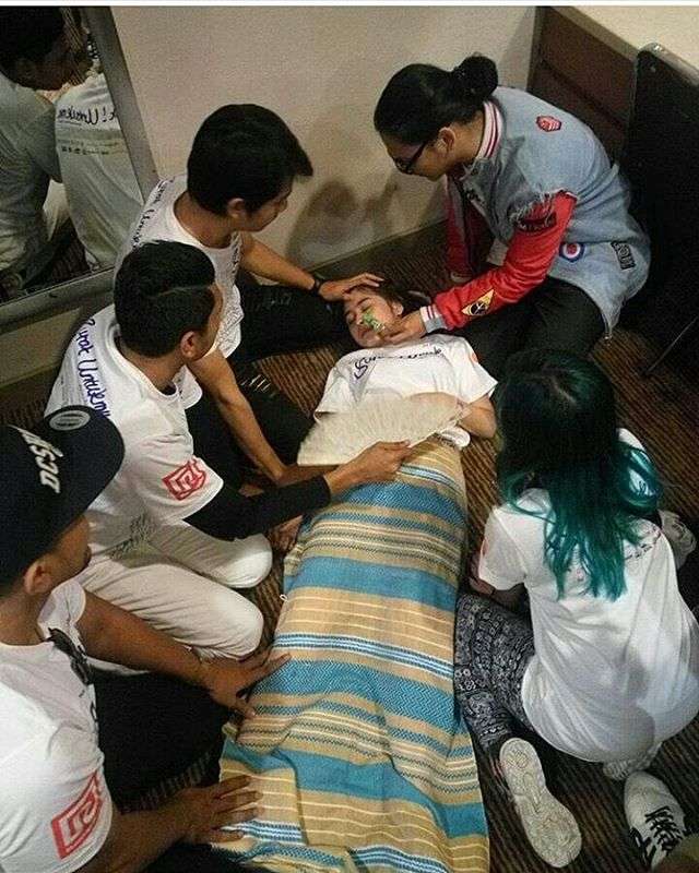Kondisi Prilly saat pingsan