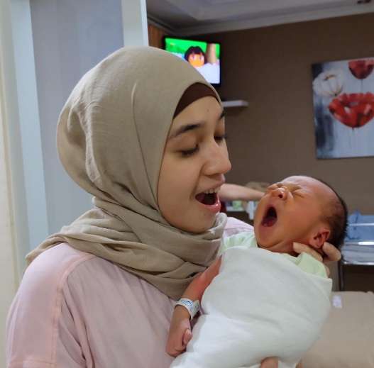 Dhini Aminarti dan Anak Enno