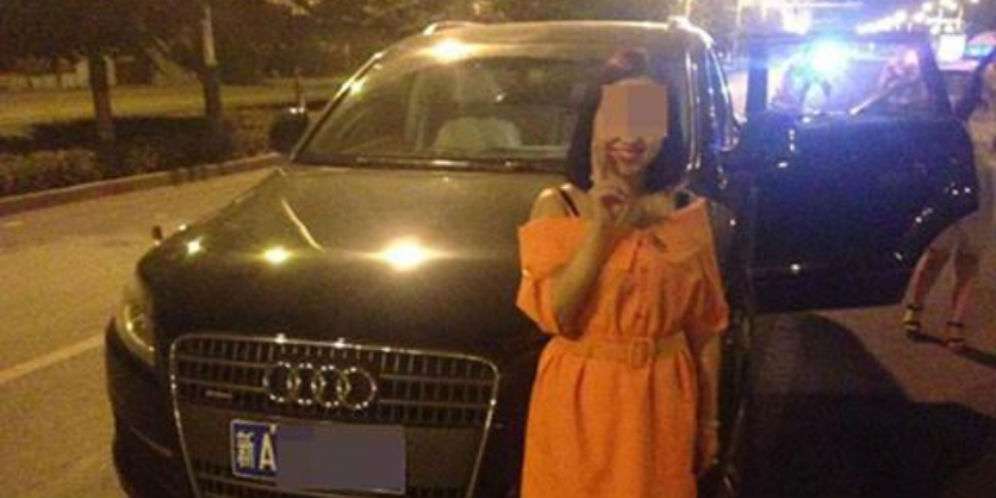 Perempuan mabuk yang minta diedit fotonya Perempuan mabuk yang minta diedit fotonya