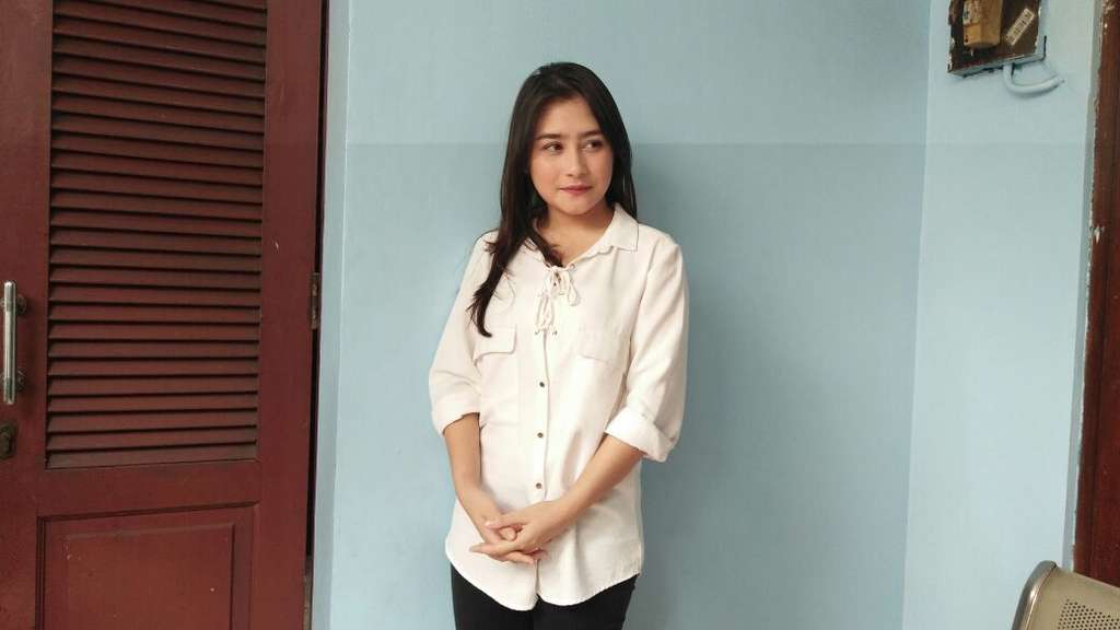 Prilly Latuconsina Prilly Latuconsina