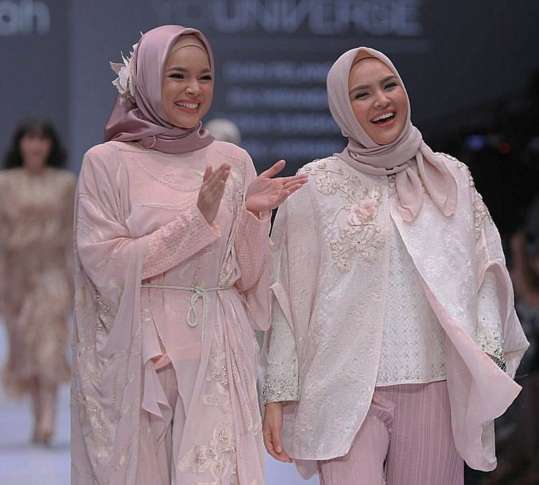 Ria Miranda dan Dewi Sandra
