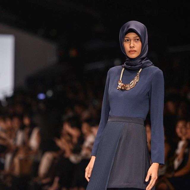 Koleksi Jenahara berkelir navy