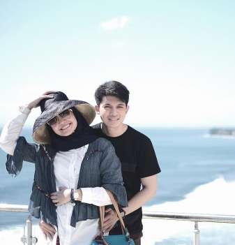 Zaskia Sungkar dan Irwansyah Zaskia Sungkar dan Irwansyah