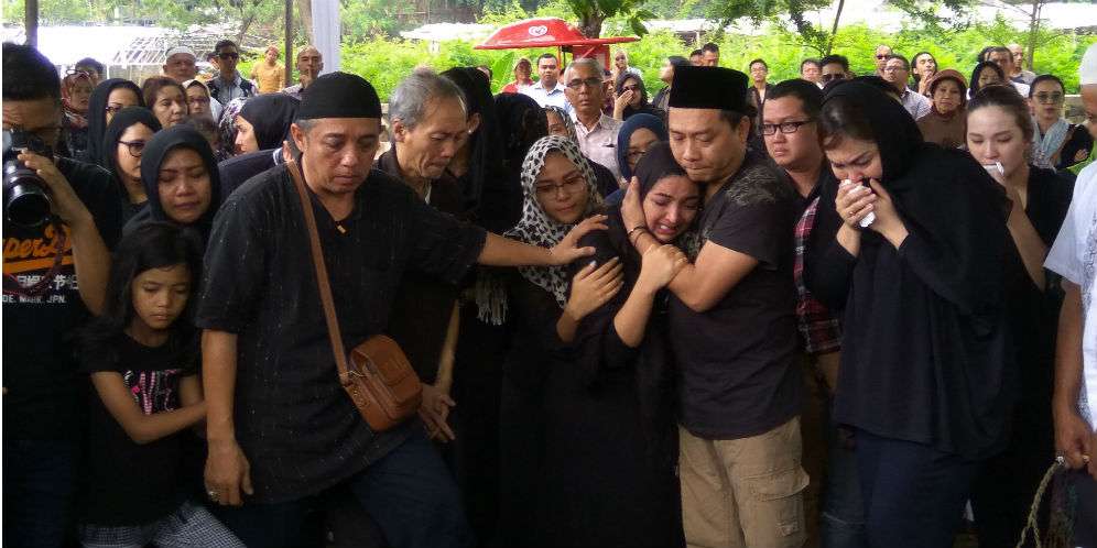 Suasana Pemakaman Ibunda Ashanty Suasana Pemakaman Ibunda Ashanty